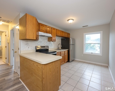 799 Foxon Road - Photo Thumbnail 3