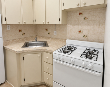 659 Bradford Street - Photo Thumbnail 3