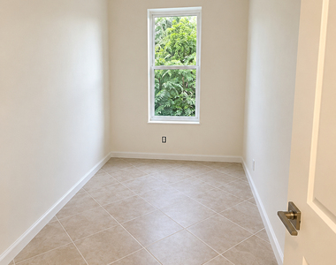 659 Bradford Street - Photo Thumbnail 4