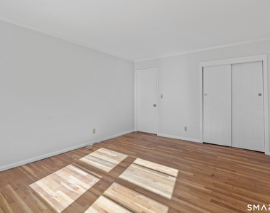 323 Hamilton Court - Photo Thumbnail 9