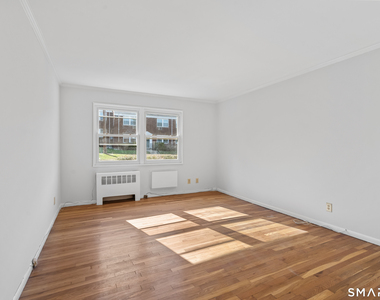 323 Hamilton Court - Photo Thumbnail 8