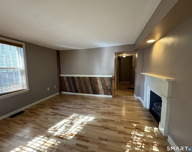 158 College Street - Photo Thumbnail 4