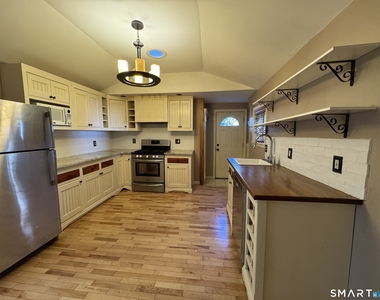 158 College Street - Photo Thumbnail 12
