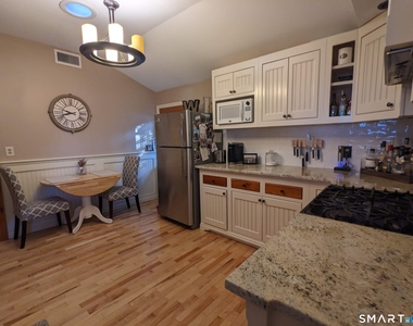 158 College Street - Photo Thumbnail 10