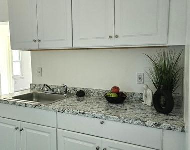 916 Middle Street - Photo Thumbnail 10