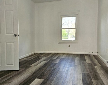 916 Middle Street - Photo Thumbnail 11