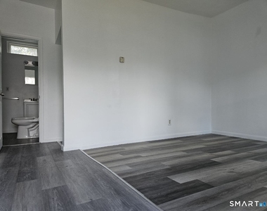 916 Middle Street - Photo Thumbnail 3
