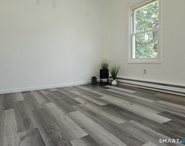 916 Middle Street - Photo Thumbnail 5