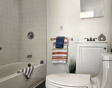 916 Middle Street - Photo Thumbnail 15