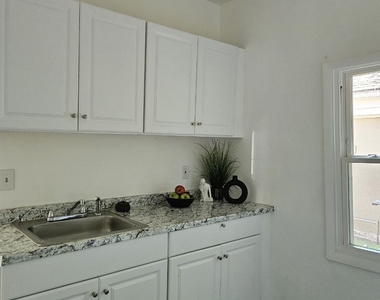 916 Middle Street - Photo Thumbnail 8