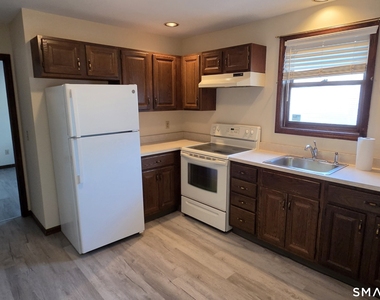 132 Greenwood Avenue - Photo Thumbnail 5