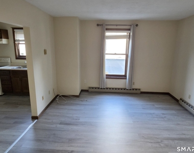 132 Greenwood Avenue - Photo Thumbnail 3