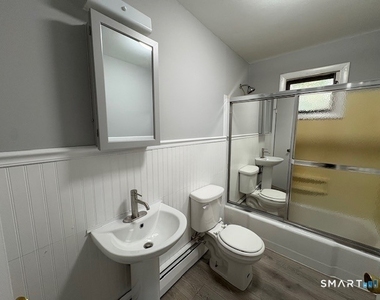 429 Thompson Avenue - Photo Thumbnail 9