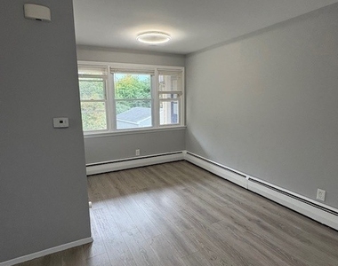 429 Thompson Avenue - Photo Thumbnail 1