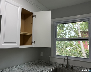 429 Thompson Avenue - Photo Thumbnail 7