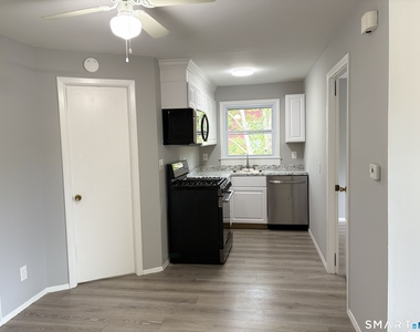 429 Thompson Avenue - Photo Thumbnail 8