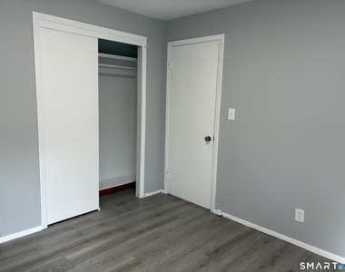 429 Thompson Avenue - Photo Thumbnail 3