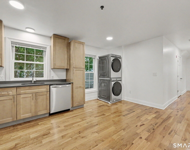 863-865 Brewster Street - Photo Thumbnail 4