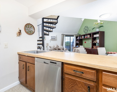 181 Loomis Drive - Photo Thumbnail 6