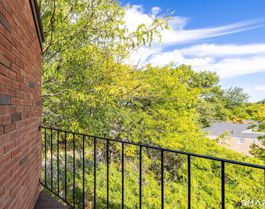 181 Loomis Drive - Photo Thumbnail 14