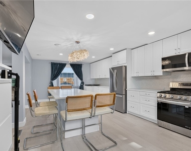 1542 Hawthorne St - Photo Thumbnail 10
