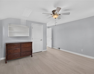 1542 Hawthorne St - Photo Thumbnail 24