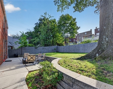 1542 Hawthorne St - Photo Thumbnail 2