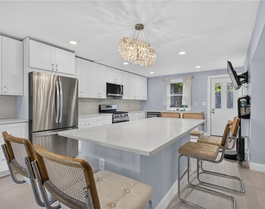 1542 Hawthorne St - Photo Thumbnail 9