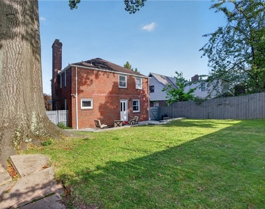 1542 Hawthorne St - Photo Thumbnail 5