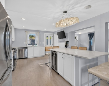 1542 Hawthorne St - Photo Thumbnail 8