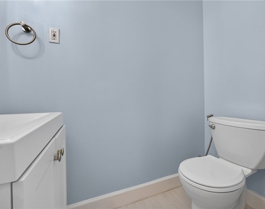 1542 Hawthorne St - Photo Thumbnail 7