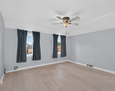 1542 Hawthorne St - Photo Thumbnail 23