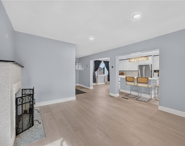 1542 Hawthorne St - Photo Thumbnail 16
