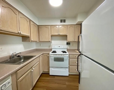 53 Academy Avenue - Photo Thumbnail 9