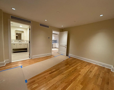 West 81st Street - Photo Thumbnail 2