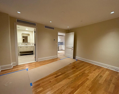 West 81st Street - Photo Thumbnail 1