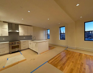 West 81st Street - Photo Thumbnail 8