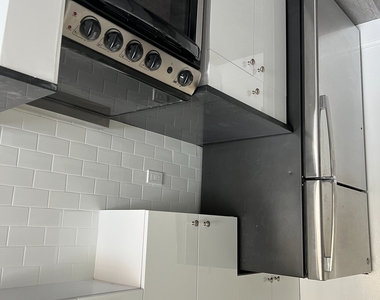 West 34th Street - Photo Thumbnail 2