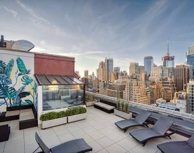 West 34th Street - Photo Thumbnail 8