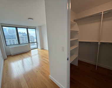 11th St &  West 57th Street - Photo Thumbnail 4