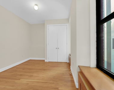 Madison Avenue - Photo Thumbnail 3