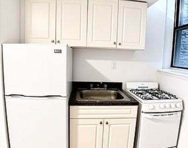 208 West 82nd Street - Photo Thumbnail 2