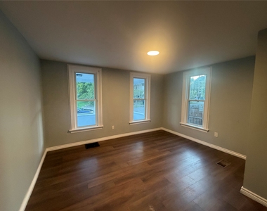 4 Thorp Street - Photo Thumbnail 9
