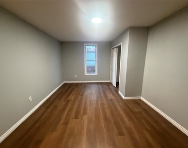 4 Thorp Street - Photo Thumbnail 6