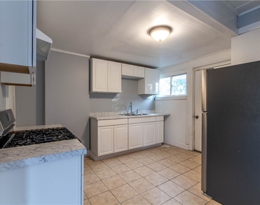 863 W Main Street - Photo Thumbnail 15