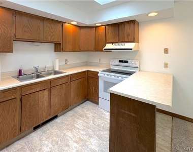 55 White Street - Photo Thumbnail 16