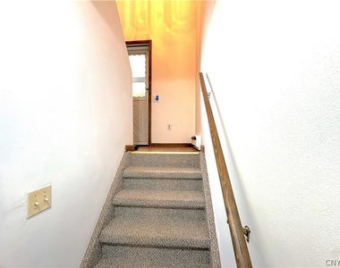 55 White Street - Photo Thumbnail 19