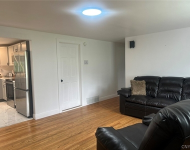 4 Center Terrace - Photo Thumbnail 3