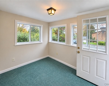 107 Ross Place - Photo Thumbnail 17