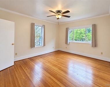 107 Ross Place - Photo Thumbnail 15